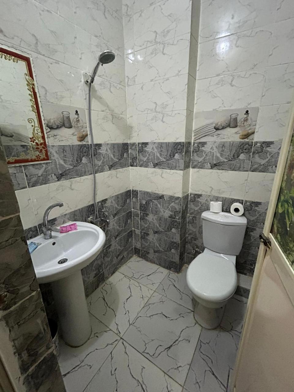 Mesho Falcon Pyramids View Inn Kafret el-Gabal Esterno foto